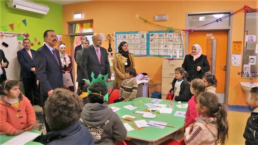 الرزاز يزور روضة في شفا بدران.. تفاصيل