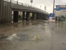 طقس يحذر من ارتفاع منسوب المياه في طرقات العاصمة