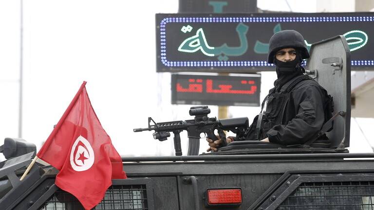 ضبط 19 متسللا إلى تونس قرب الحدود مع ليبيا