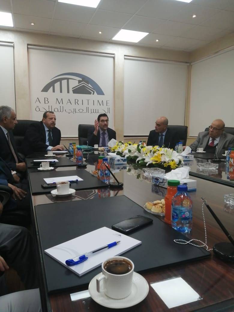 سيف يتففد محطة ركاب واسطول شركة الجسر العربي للملاحة