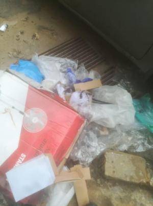 بالصور .. أمانة عمان: ‏إلقاء النفايات بشكل عشوائي سبب رئيسي في إغلاق مناهل وخطوط تصريف مياه الأمطار