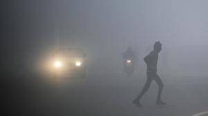 ضباب كثيف في العاصمة عمان وتحذيرات للسائقين