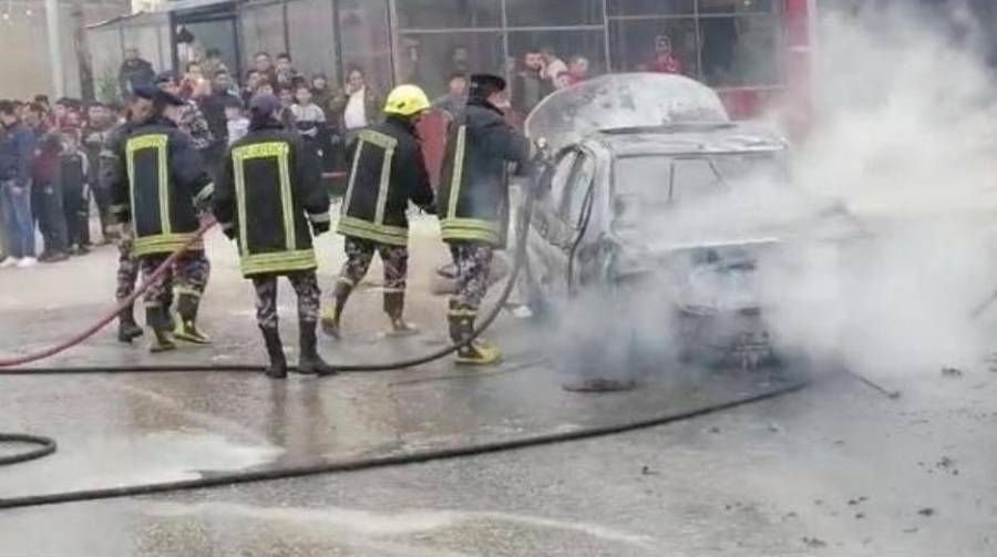 إخماد حريق مركبة  في الدوار السابع