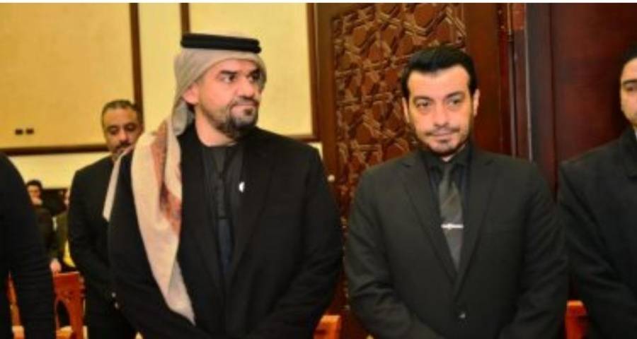إيهاب توفيق يتلقى عزاء والده.. وحسين الجسمي أول الحاضرين