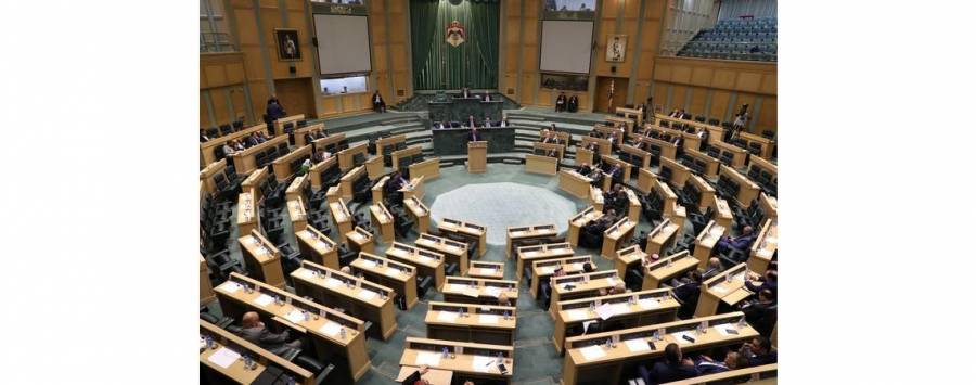 النائب ابو العز.. الحكومة لم تغادر مربع الحمل الضريبي.