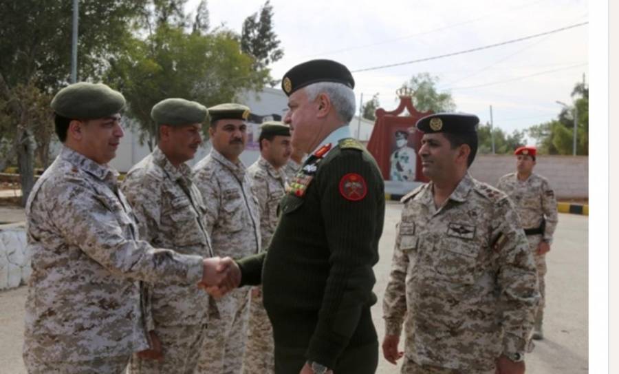 رئيس هيئة الأركان المشتركة يزور مدرسة الملك طلال وقيادة الذخيرة... صور