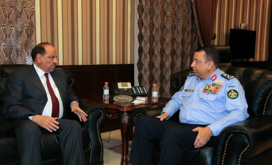 وزير الداخلية يزور مديرية الأمن العام