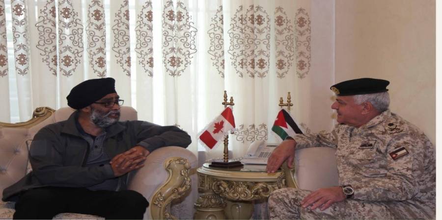 رئيس هيئة الأركان المشتركة يلتقي وزير الدفاع الوطني الكندي