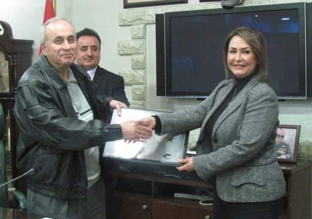 المدير العام يسلم شهادات جائزة الخدمة الحكومية المتميزة لمدراء المديريات الضريبية... صور