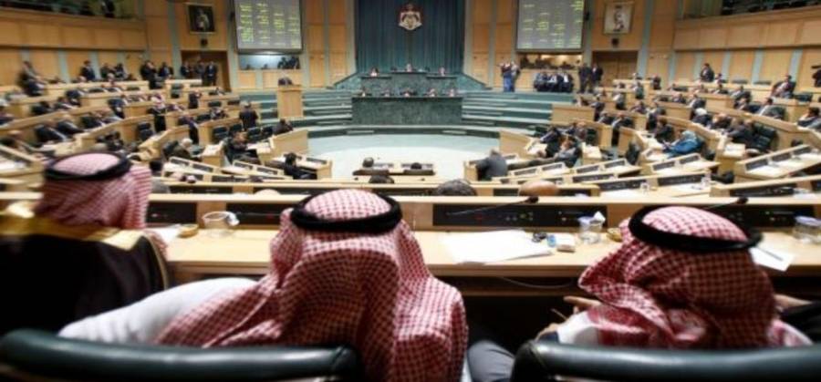 المومني: على مجلس النواب ان يتريث بشأن اتفاقية غاز الاحتلال