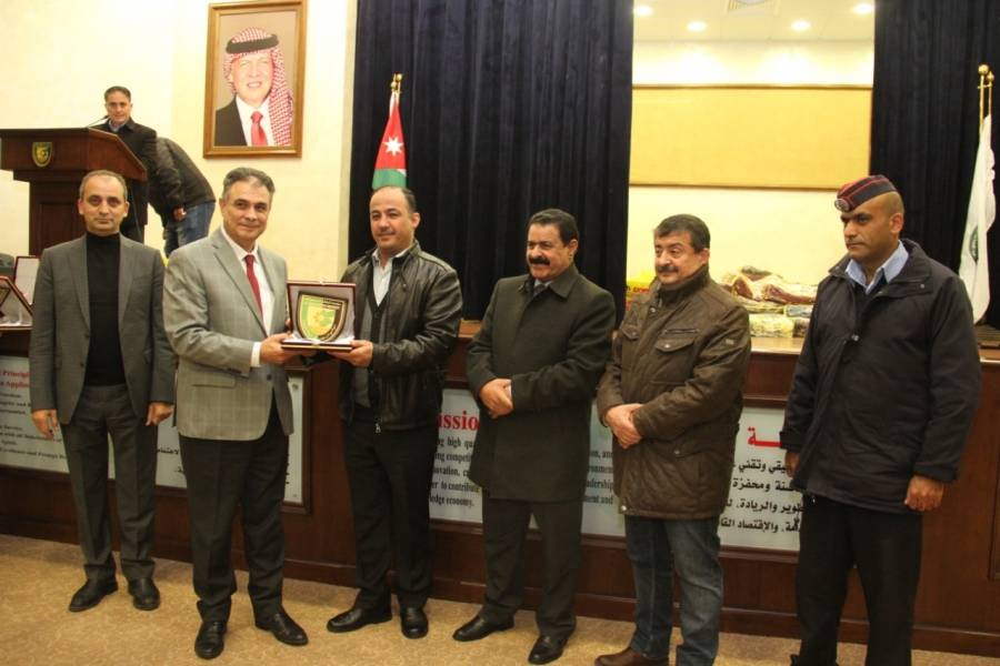 محافظ البلقاء يرعى حملة كسوة الشتاء في البلقاء التطبيقية