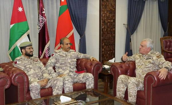 رئيس هيئة الأركان المشتركة يستقبل قائد الشرطة العسكرية القطرية