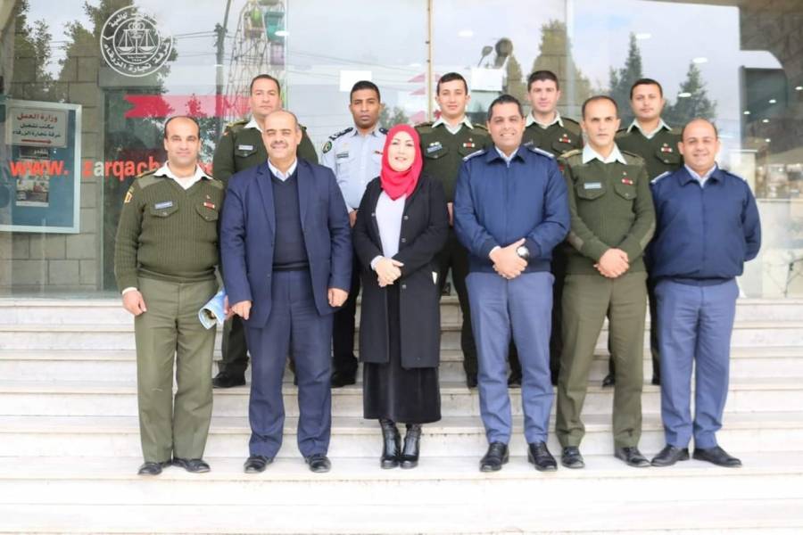 غرفة تجارة الزرقاء تستقبل وفد كلية الأمير الحسين بن عبد الله الفنية العسكرية.. صور