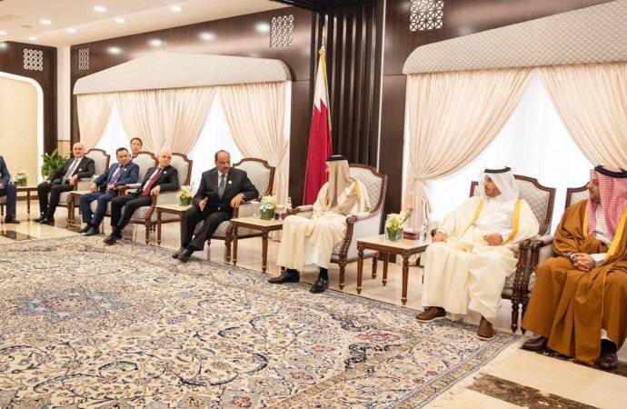 أمير قطر يستقبل وزير الداخلية