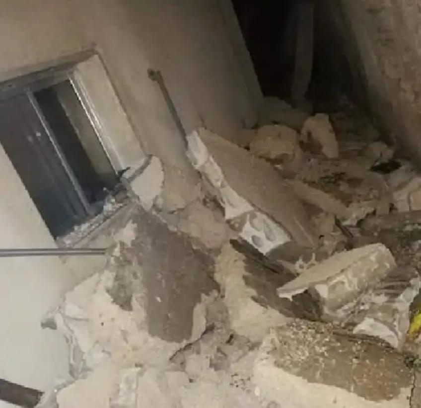 عجلون :  انهيار جدار على احد المنازل في عين جنا