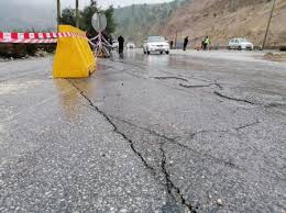 جرش: الأشغال تجري تأهيلا لموقع انهيار السيل