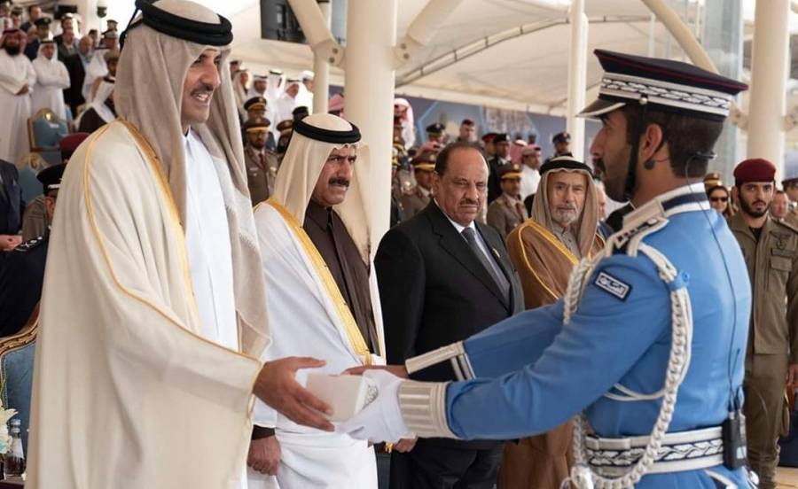 شاهد بالفيديو هدية للأمير تميم ال ثاني تعود للعام 1999 أثناء تخريجه من ميادين القوات الخاصة الاردنية.