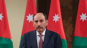 وزير الأشغال يتفقد جسور البحر الميت وطريق ماعين مادبا