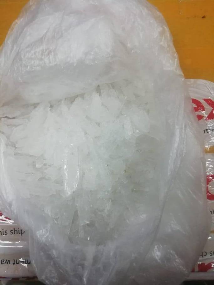 احباط محاولة تهريب كمية من مادة الكريستال المخدرة داخل طرد بريدي قادم للاردن