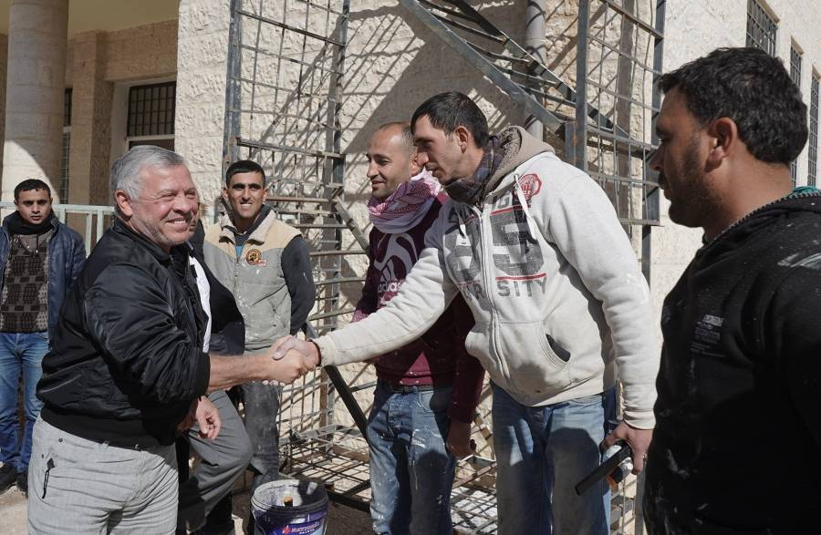 الملك يطلع على أحد مباني الأمن العام غير المستغل لتحويله إلى مدرسة بمعان