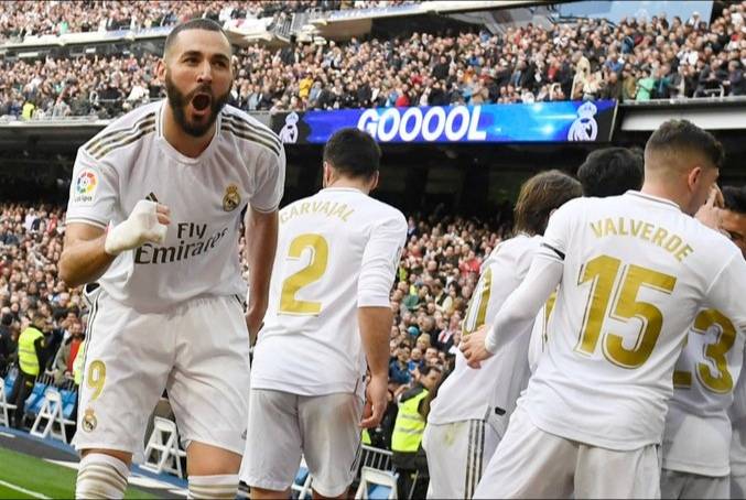 ريال مدريد يحافظ على الصدارة بهدف ثمين لبنزيمة