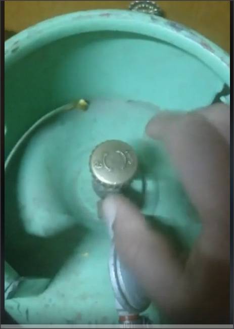 محاولة انتحار على الهواء مباشرة في الكرك