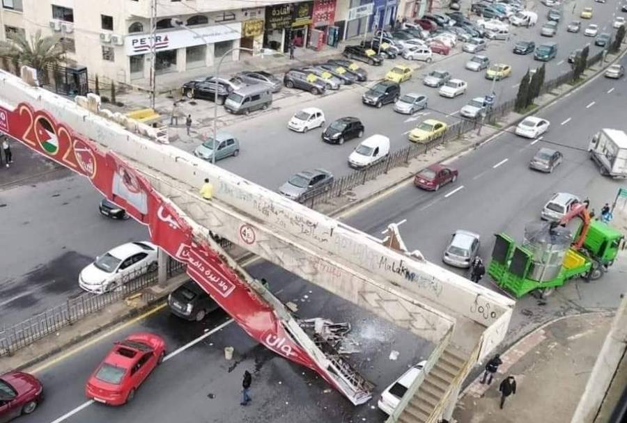 امانة عمان تنفي سقوط جسر مشاه على شارع المدينة المنوره