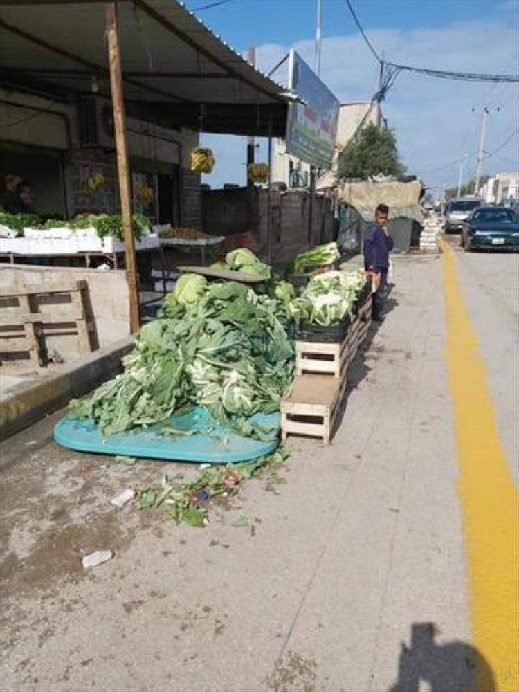 بعد العجز عن ايجاد أرض لاصحاب البسطات .. بلدية شرحبيل تقتطع مترين من طريق الاغوار لصالح بسطات المحال التجارية