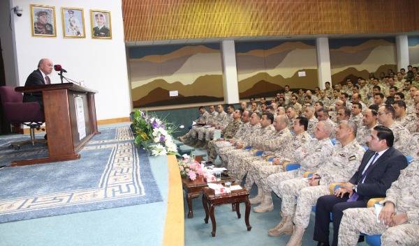 الفايز يحاضر في كلية القيادة والأركان الملكية الأردنية