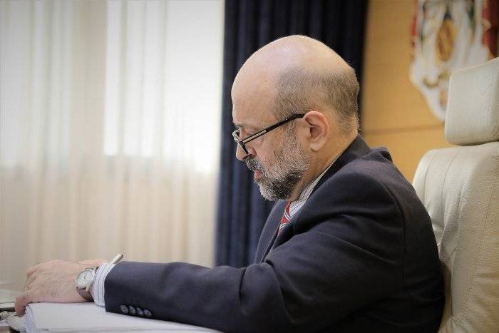 الرزاز يتصل برئيس وزراء قطر