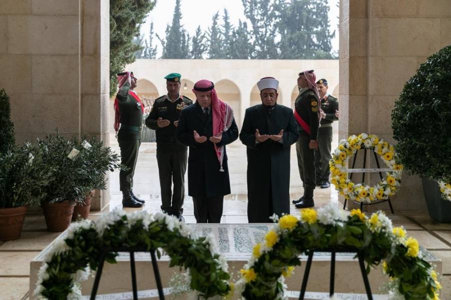 الملك يزور ضريح المغفور له الملك الحسين بن طلال