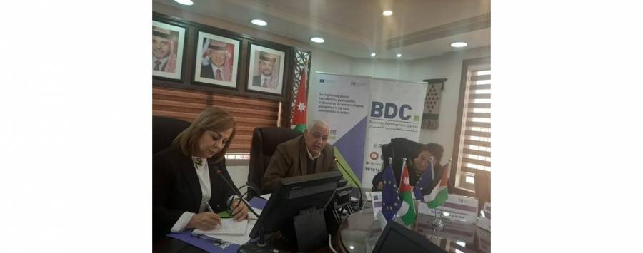 نقابة العاملين في الخدمات والمهن الحرة وجمعية المطاعم السياحية توقعان اتفاقية قطاعية