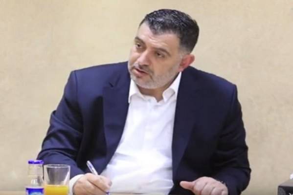 “مصدر” ينفي حديث مفبرك لوزير العمل حول المهن والمهنيين