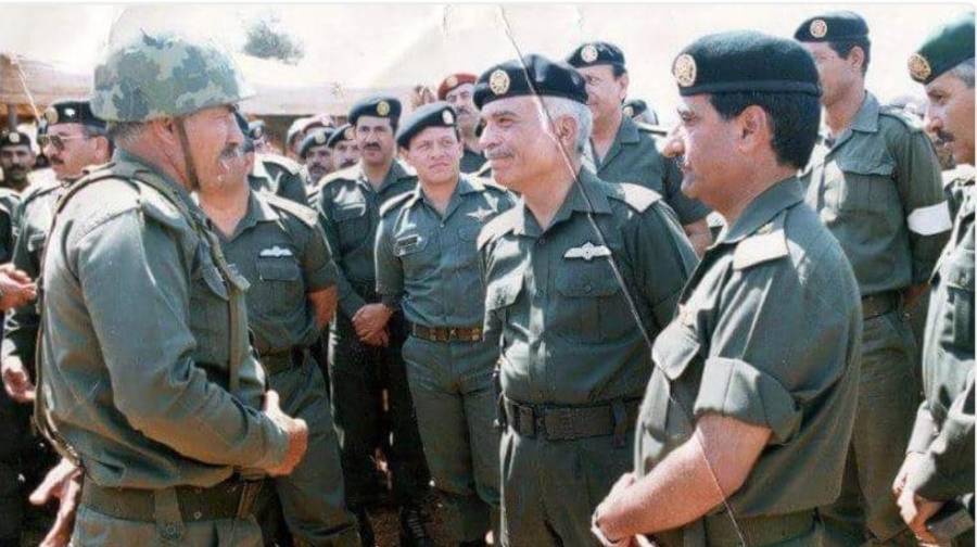 هاكوز يحيي جلالة الملك والمحاربين القدماء