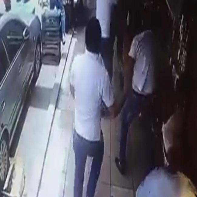 شاهد بالفيديو : المشاجرة الواسعة التي وقعت في وسط البلد بعمان مساء السبت