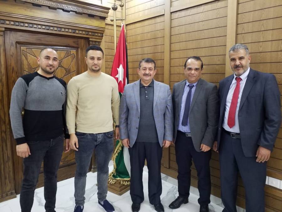 بحث تبادل الخبرات بين بلدية السلط وبلدية يطا الفلسطينية