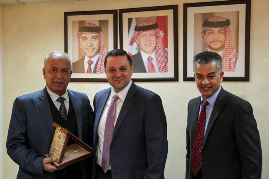 وزير المالية : واجبنا تبسيط وتسريع الاجراءات للمتقاعدين العسكريين