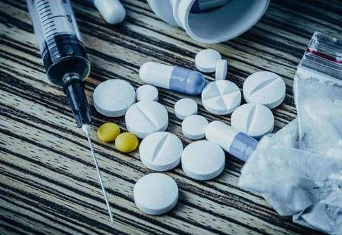 القبض على شخص يزوّر وصفات طبية لمواد مخدرة في العاصمة عمّان