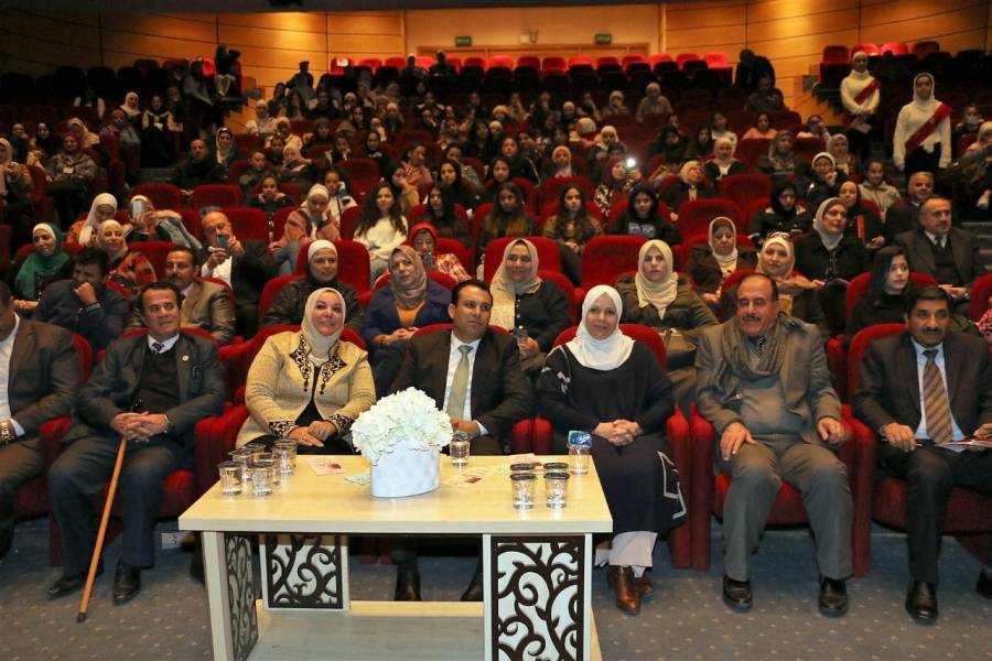 أمين عام وزارة الشؤون التعليمية يرعى الاحتفال في مدرسة بنت عدي الثانوية للبنات