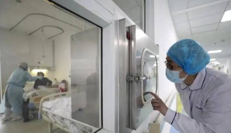 إيران تعلن وفاة أول شخصين جراء الإصابة بـ”كورونا