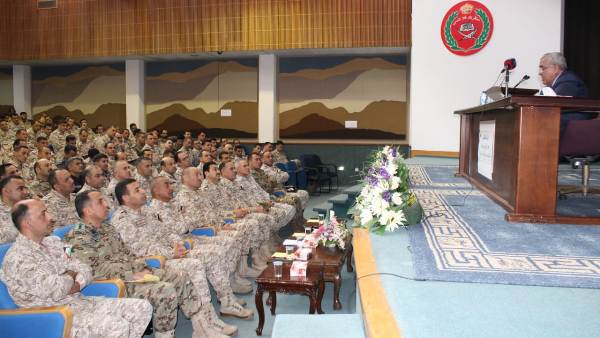 الروابده يحاضر في كلية القيادة والأركان الملكية الأردنية