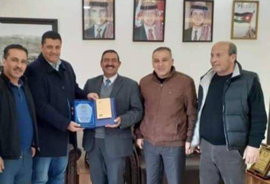 رئيس بلدية مادبا الكبرى يكرم المدعي العام الشخانبة