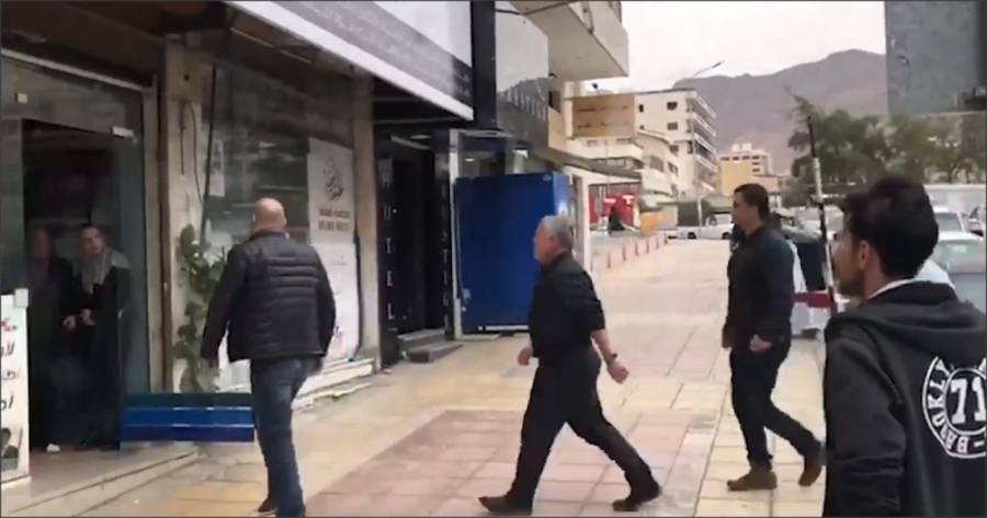 الملك يزور مطبعة ركن الألوان وسط مدينة العقبة