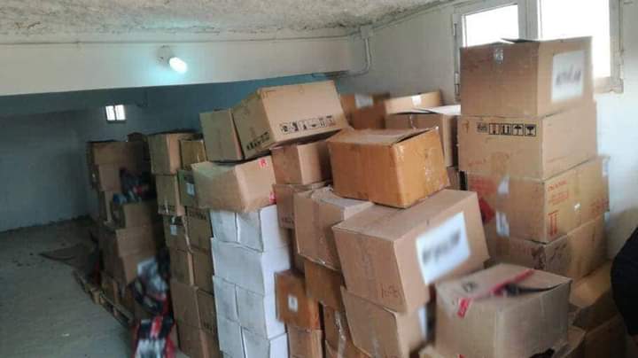 البحث الجنائي يضبط ٣٥٠ كرتونة تحوي بروتينات ومكملات غذائية منتهية الصلاحية جرى التلاعب بتواريخ انتاجها،