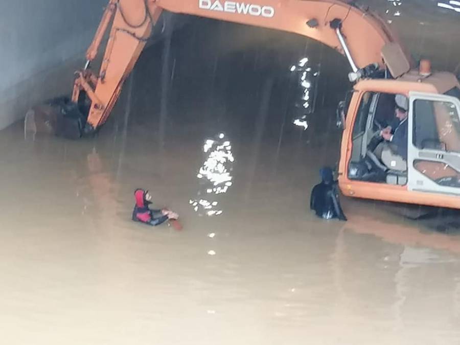 الأمن: إزالة الطمم لفتح مناهل التصريف في نفق ميناء العقبة 2