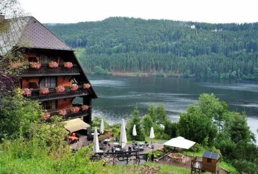 كتلة هوائية باردة ورطبة مصاحبة لمنخفض جوي تؤثر على المملكة اليوم السبت