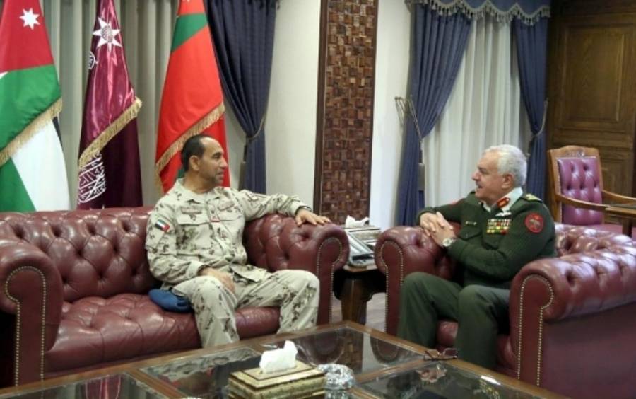 رئيس هيئة الأركان المشتركة يستقبل وفد عسكري إماراتي