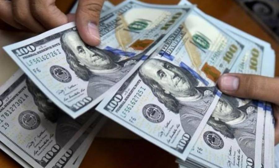 موظف بنك يستغل ثقة عميل ويسرق 140 ألف دولار من حسابه