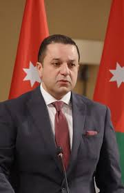 وزير المالية يوعز بشراء كمامات طبية تم التحفظ عليها