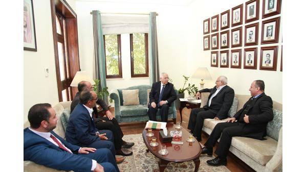 رئيس الديوان الملكي الهاشي يلتقي وفد من نادي شباب الشوبك وشباب المنصورة